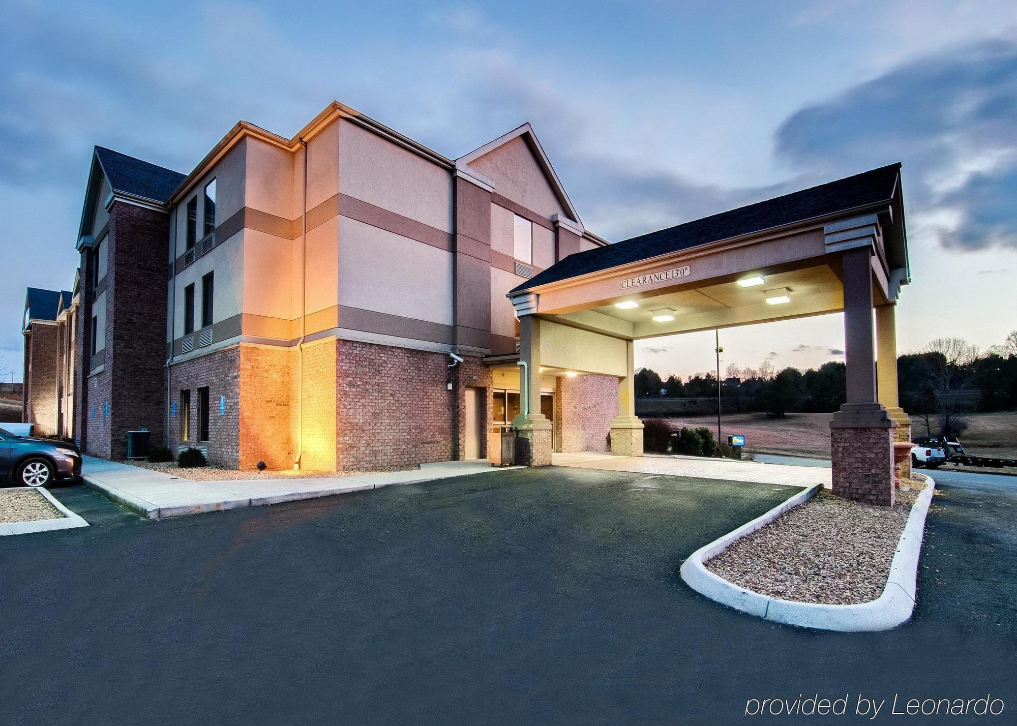 Comfort Inn & Suites Christiansburg I-81 Exterior photo